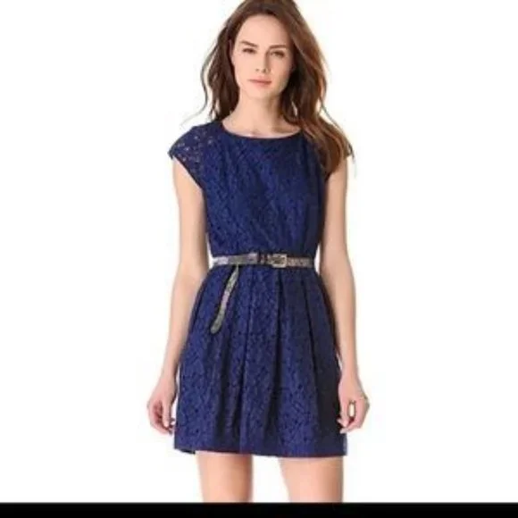 homecoming dresses lace up back Lace Up Back Sweetheart Sleeveless Mini Homecoming Dresses with Appliques